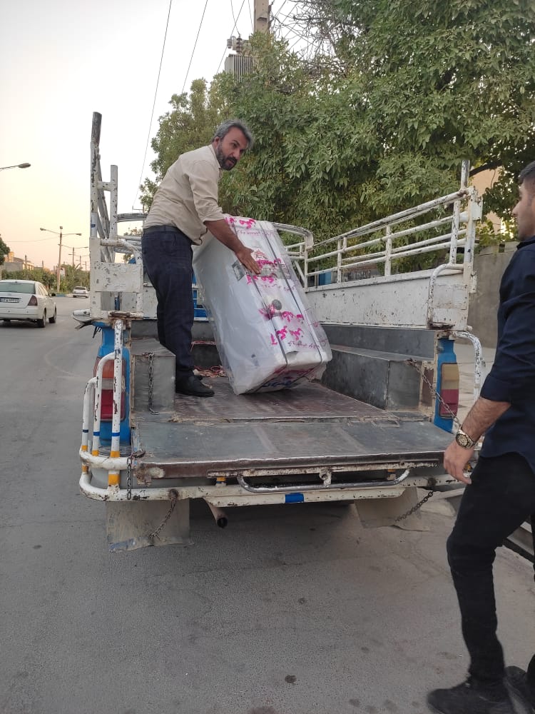 اهداء لوازم خانگی به نیازمندان